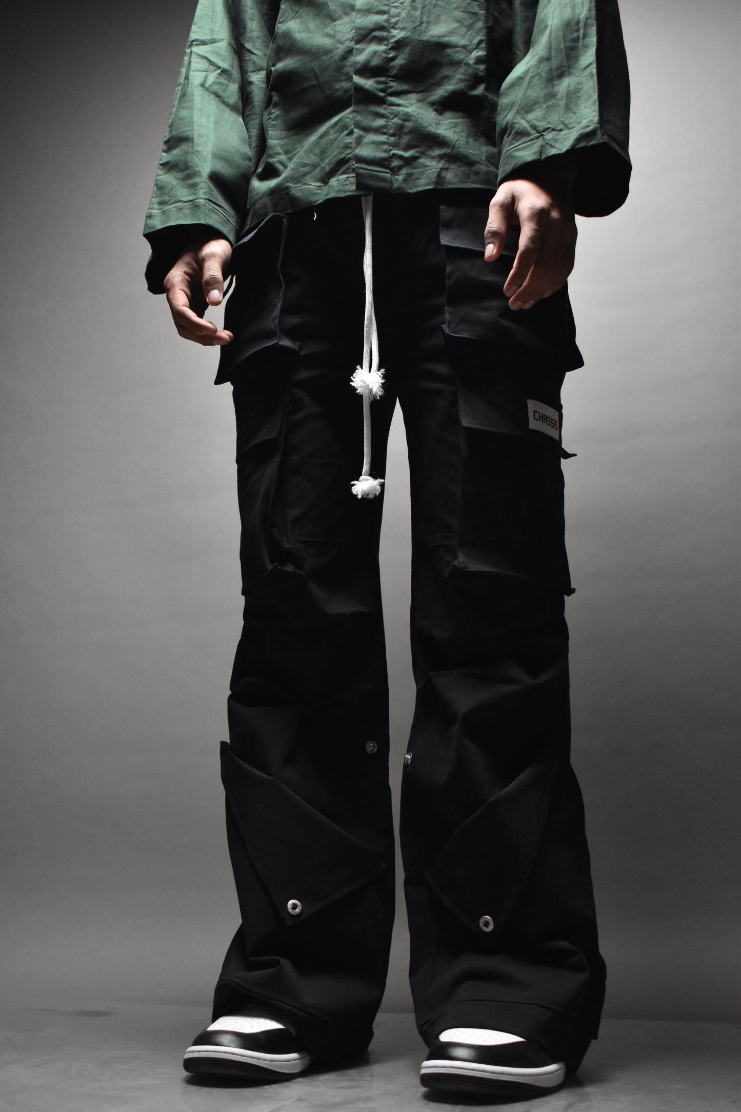 UNRELEASED PANTS (BLACK)